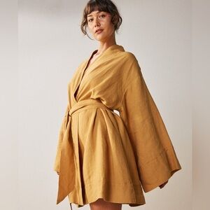 Isabella V. Linen Kimono